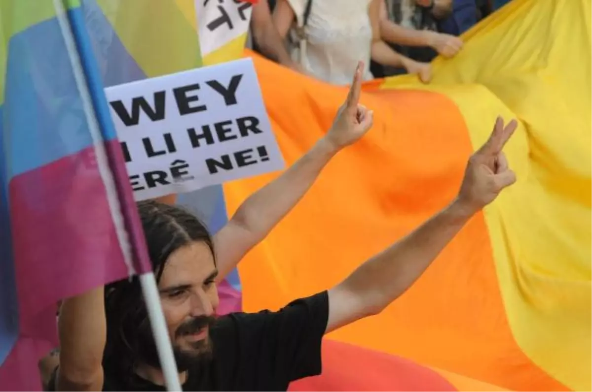 İstiklal Caddesi\'nde 4. Trans Onur Yürüyüşü