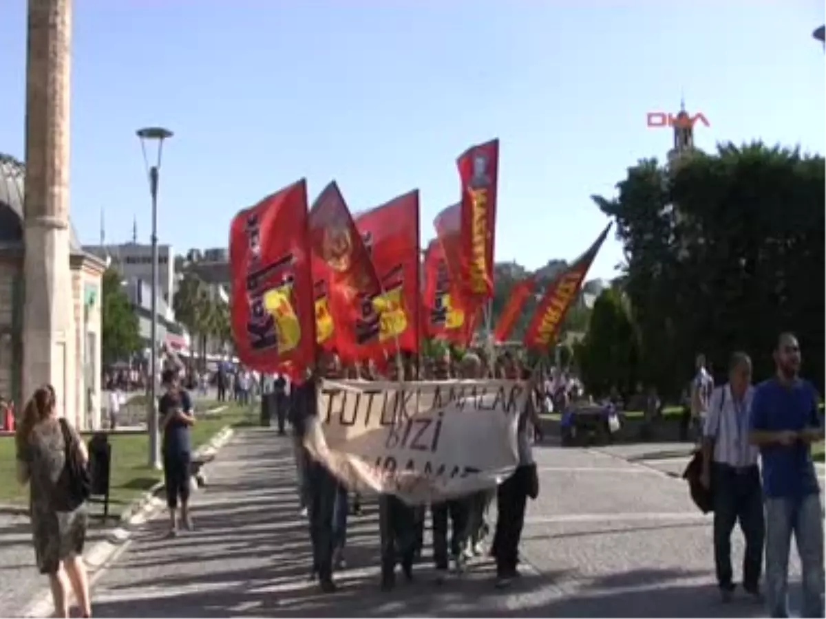 İzmir\' de Gezi Eylemleri Tutuklamalarına Tepki