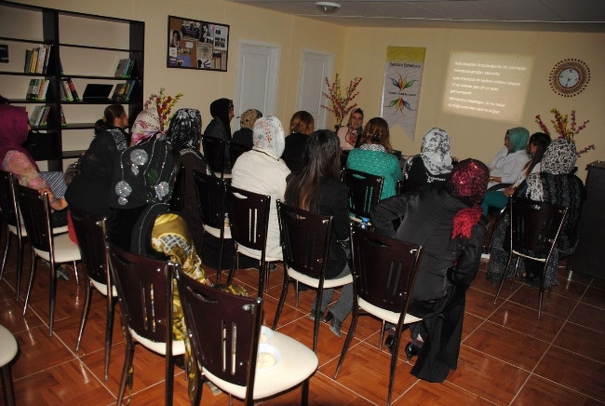 Şemdinli\'de Kadınlara Sağlık Semineri