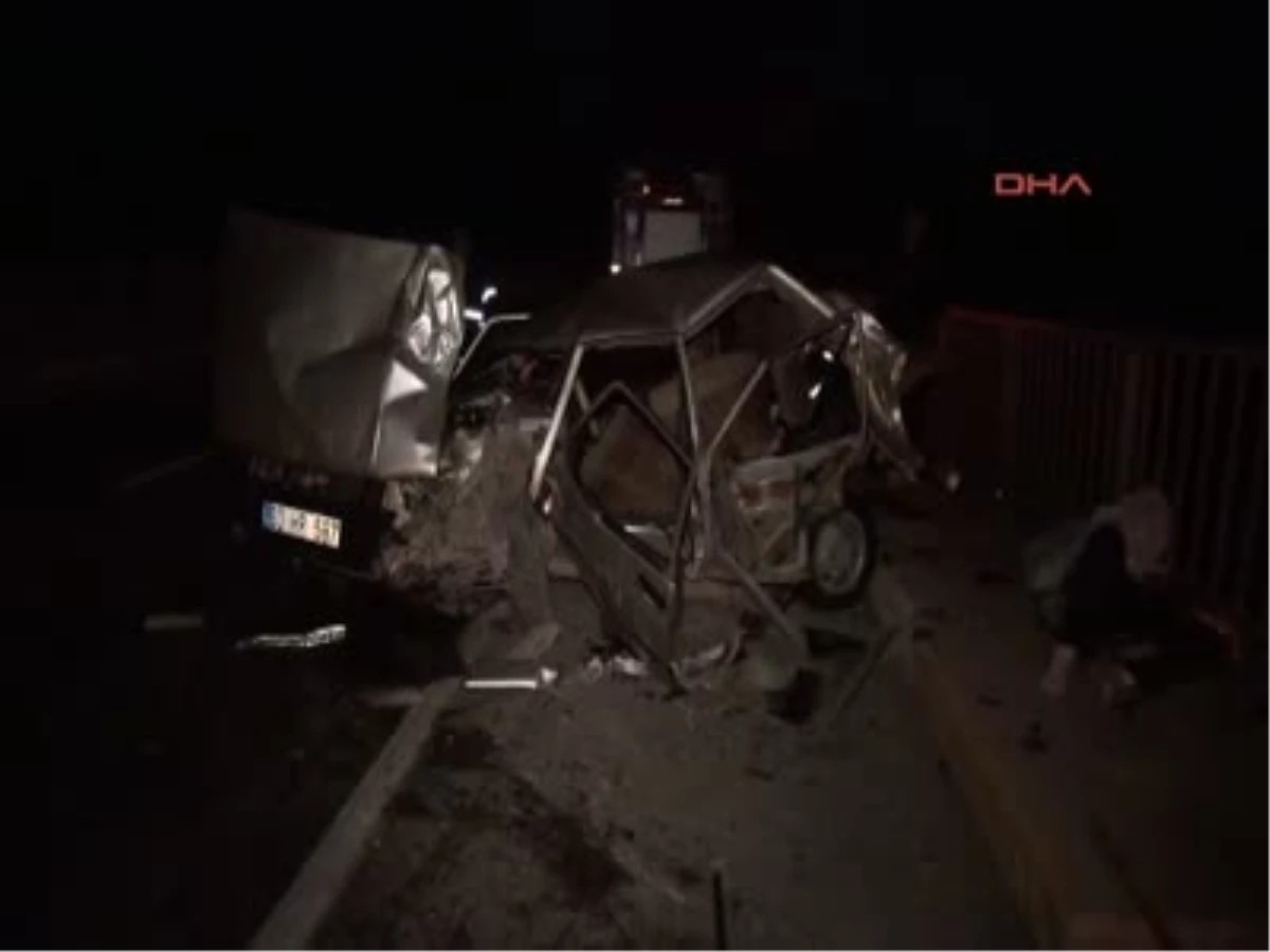 Sivas\'ta Trafik Kazası: 2 Ölü, 1 Yaralı