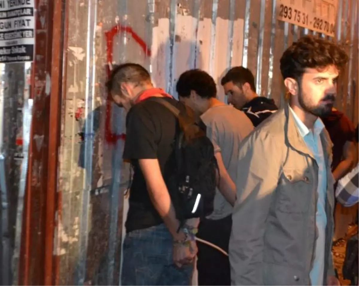 Taksim\'dek Anmaya Polis Müdahalesi // Ek Haber