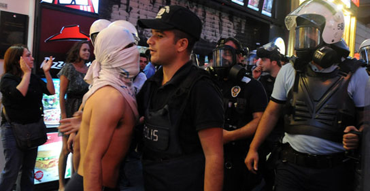 Taksim\'deki Olaylarda 15 Kişi Gözaltına Alındı