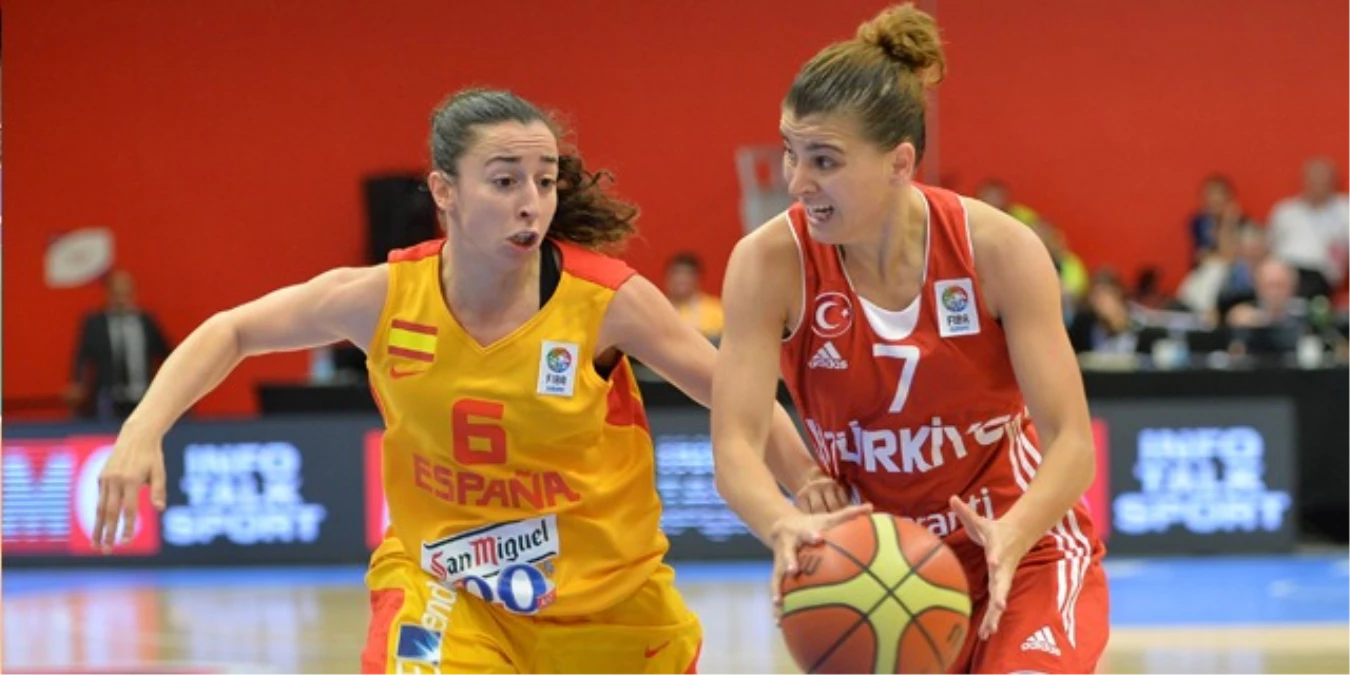 A Milli Kadın Basketbol Takımımız, İspanya\'ya 61-48 Yenilerek İlk Yenilgisini Aldı