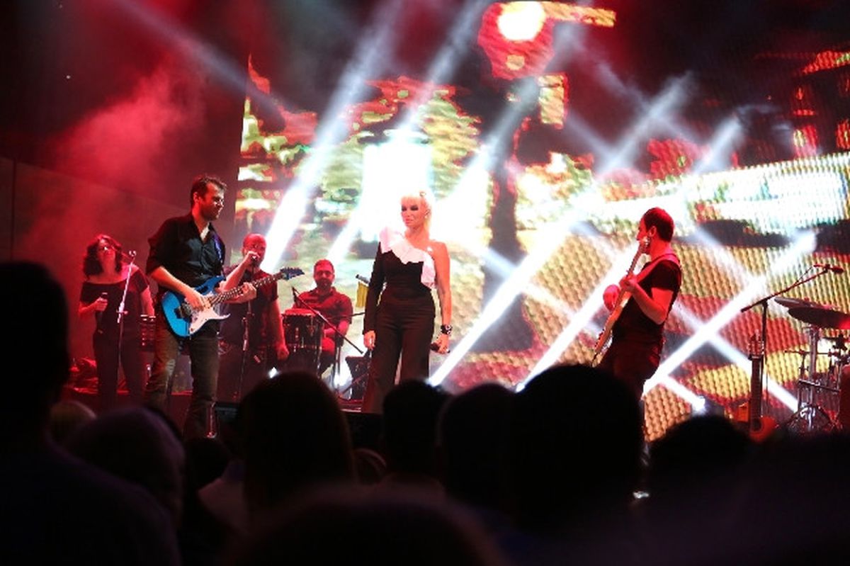 Ajda Pekkan Konserine Ünlü Yağdı