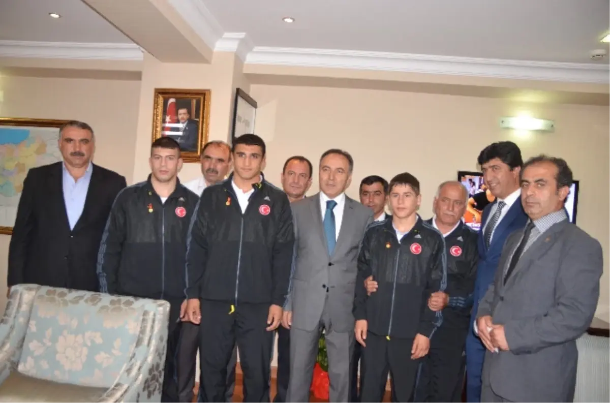 Avrupa Fatihlerine Vali Altıparmak'tan Altın