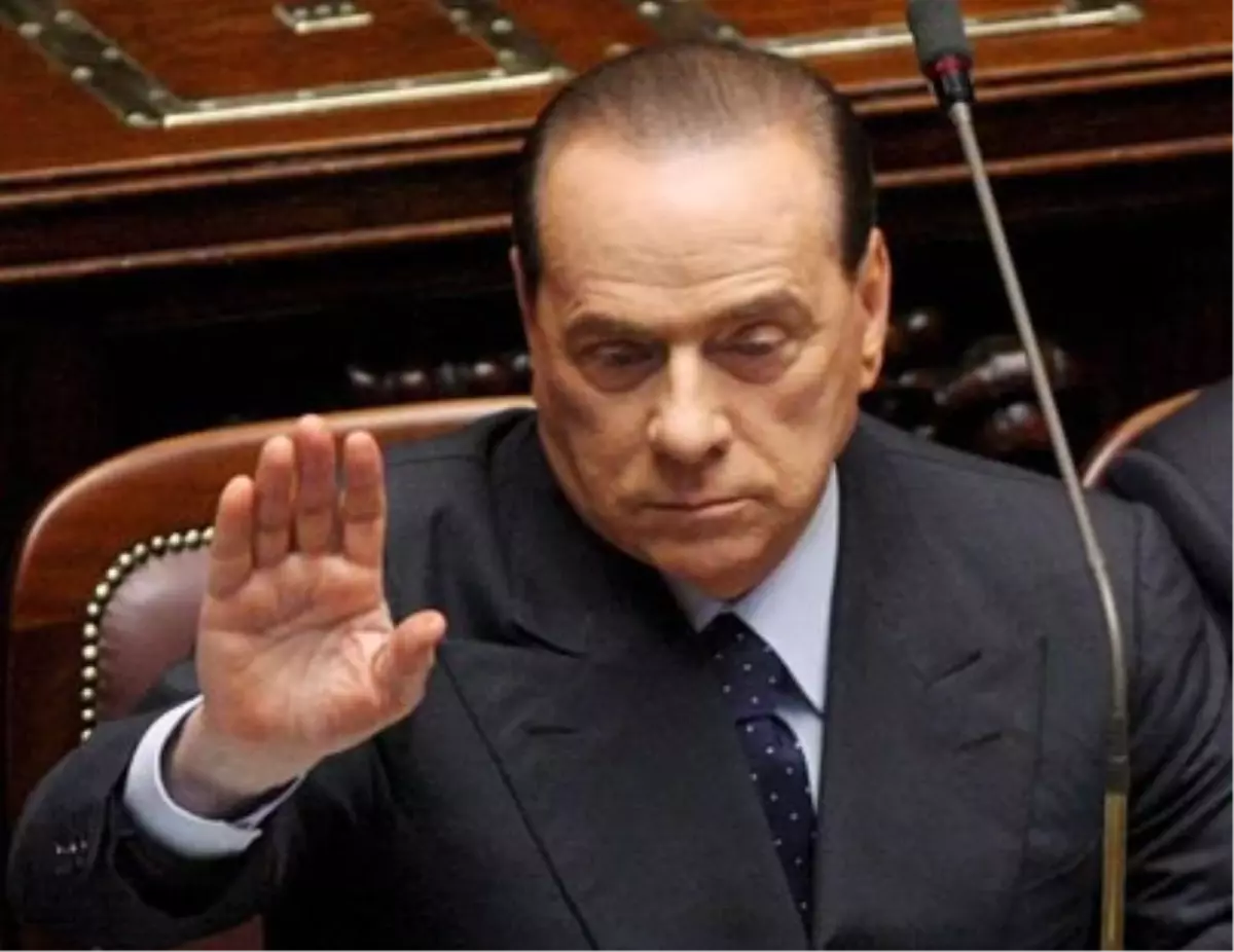 Berlusconı\'ye 7 Yıl Hapis ve Ömür Boyu Siyasetten Men Cezası