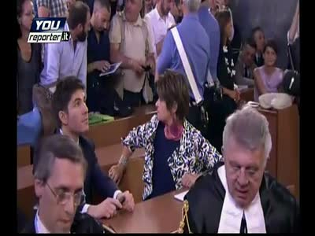Berlusconi\'ye Çocuk Fuhuşu Cezası 7 Yıl Hapis
