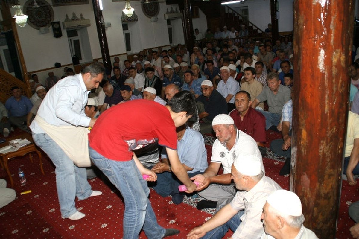 Devrek\'te Beraat Kandili Coşkuyla İdrak Edildi