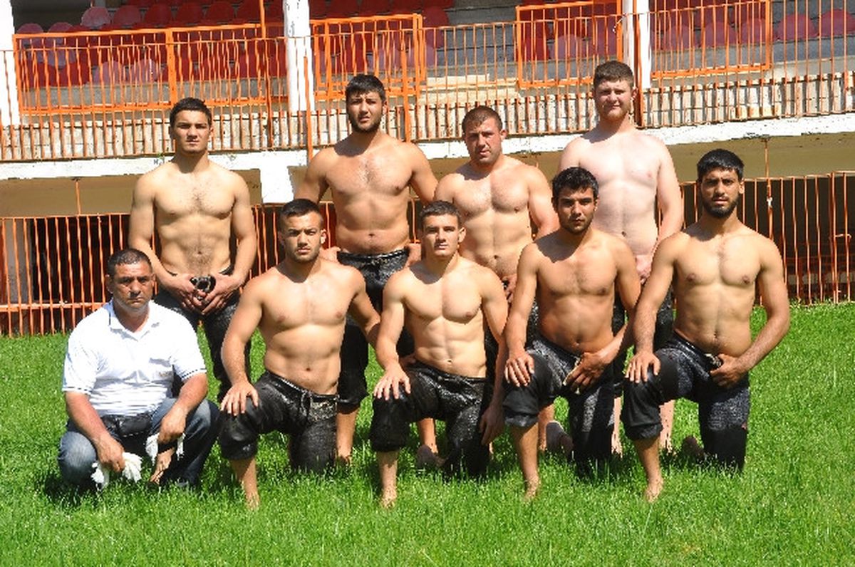 Edirne Belediyesi Güreşçileri Silivri ve Kırklareli\'nden Birincilikle Döndü