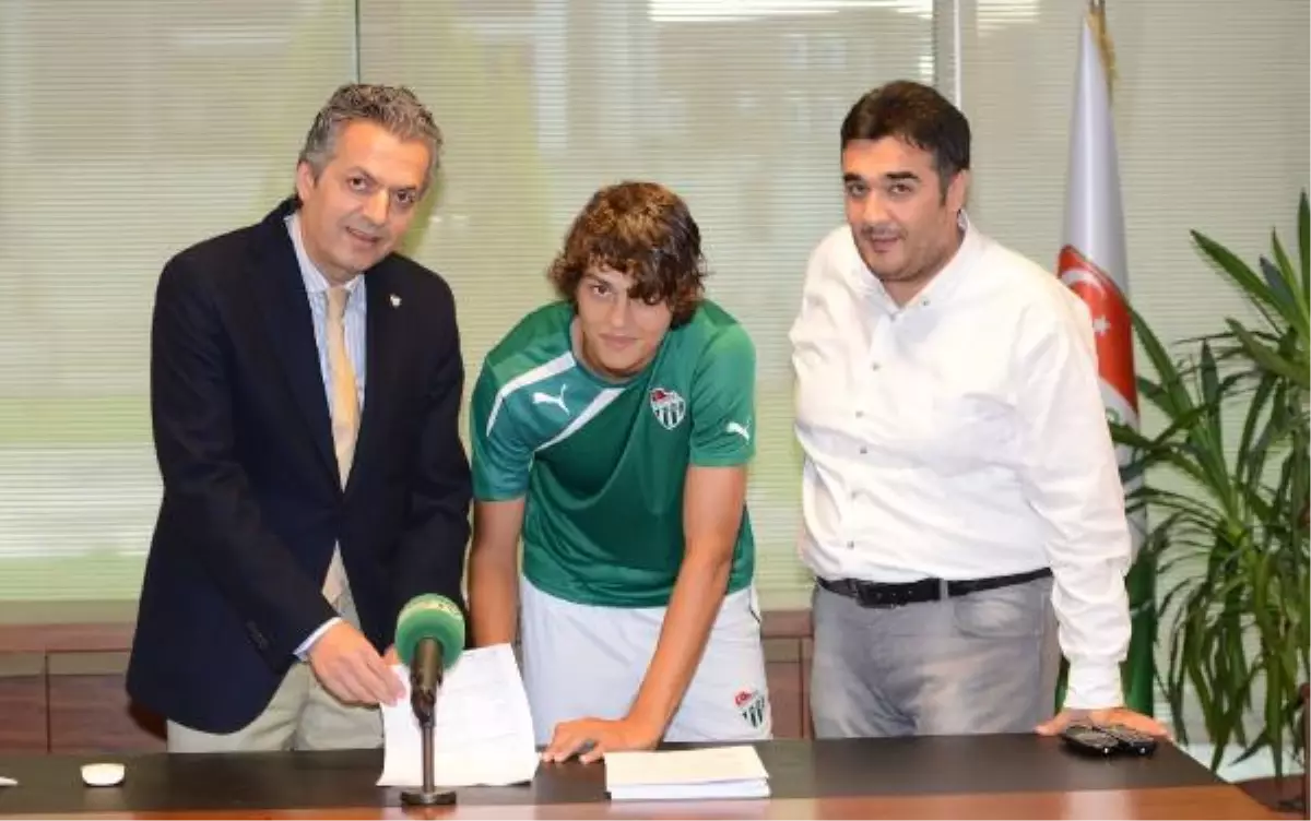 Enes Ünal Resmi Sözleşmeyi İmzaladı