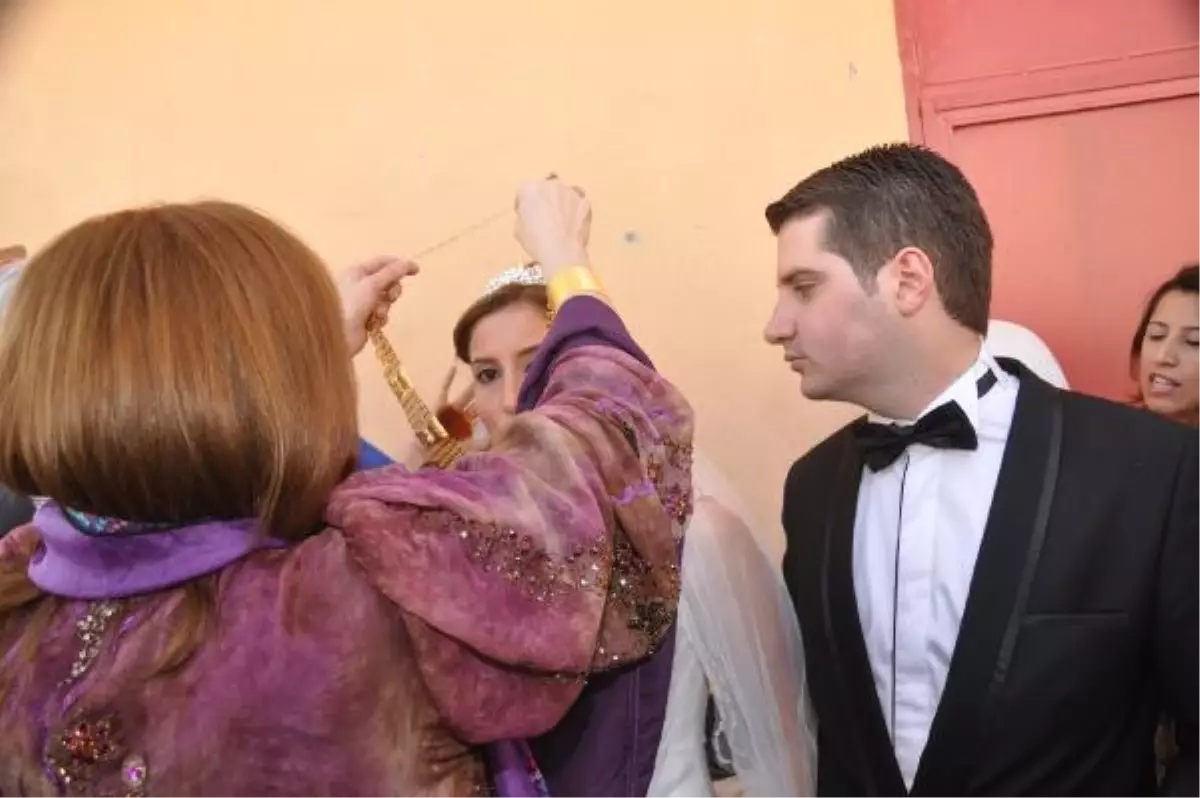 Aşiret Düğününe Rekor Takı!