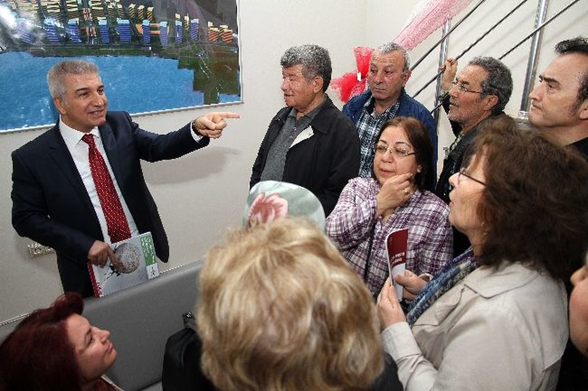 Karşıyaka Kentsel Dönüşüm Merkezi\'ne Yoğun İlgi