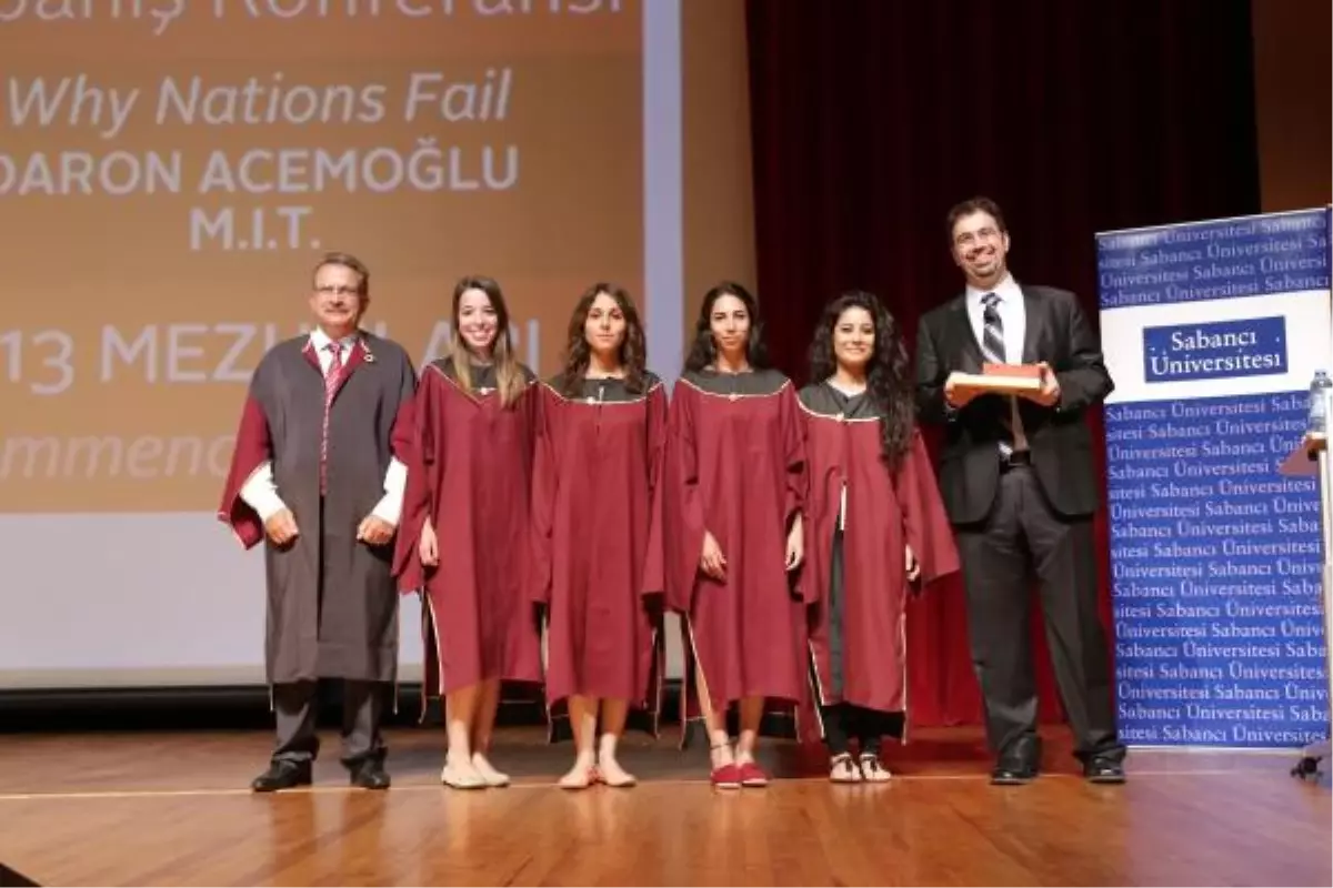 Sabancı Üniversitesi\'nde Mezuniyet Sevinci