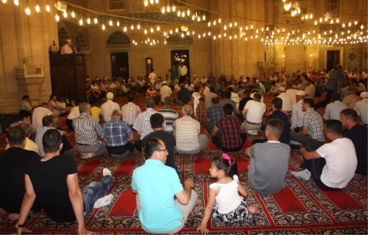 Selimiye Camii\'inde Berat Kandili Coşkuyla Kutlandı