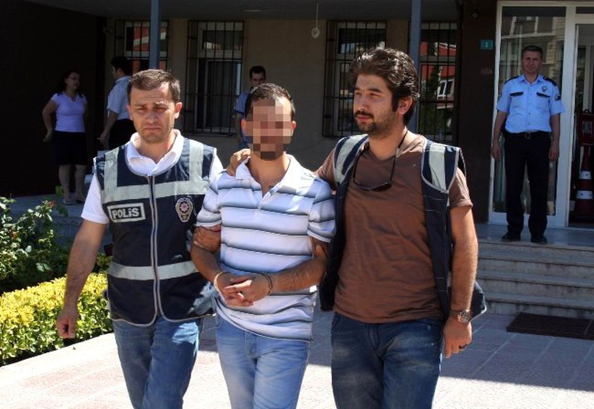 Silahla Bastıkları Evdeki Kadınlara Tecavüz Ettikleri İleri Sürülen 2 Kişi Tutuklandı
