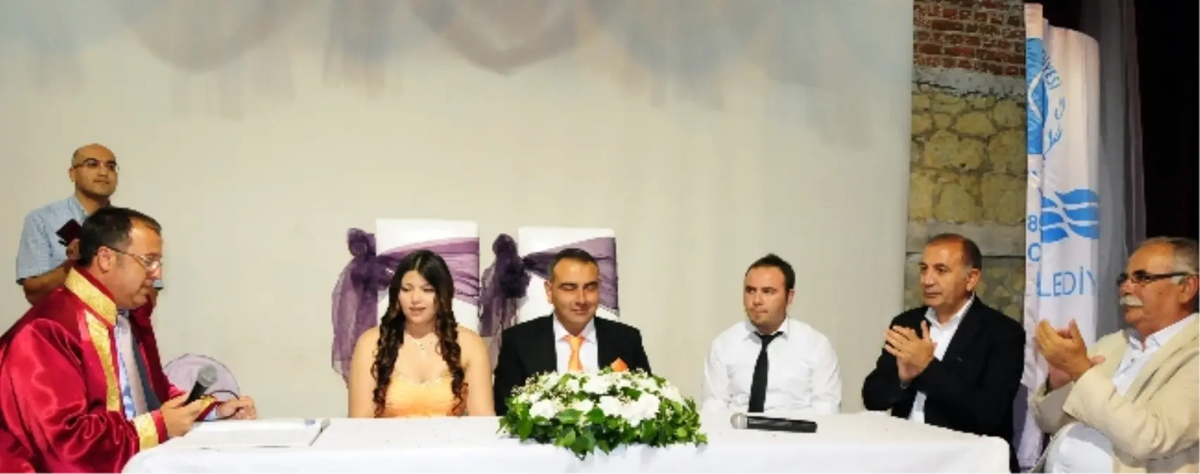 CHP\'li Tekin, Nikah Şahitliği Yaptı