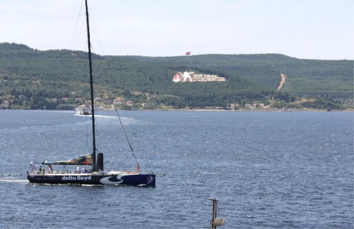 Türkiye\'nin En Büyük Yarış Yelkenlisi Çanakkale Boğazı\'ndan Geçti