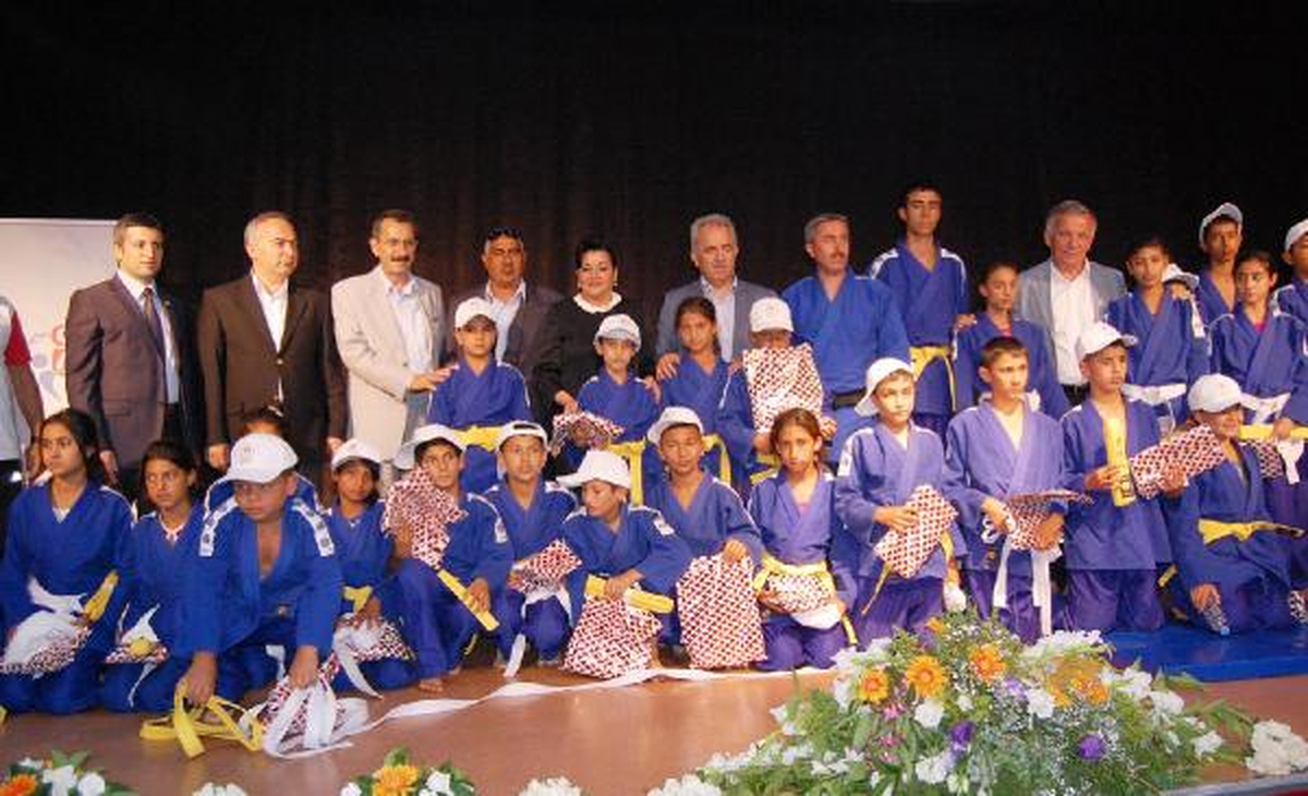 Yalova\'da Romanlar İçin \'Bir Roman Yazıyoruz\' Projesi