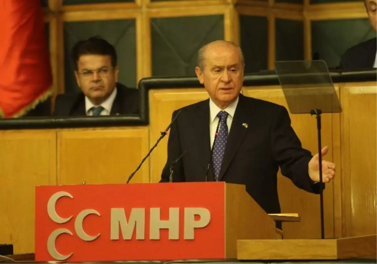 Bahçeli: Başbakan Twitter Polisliğine Soyundu