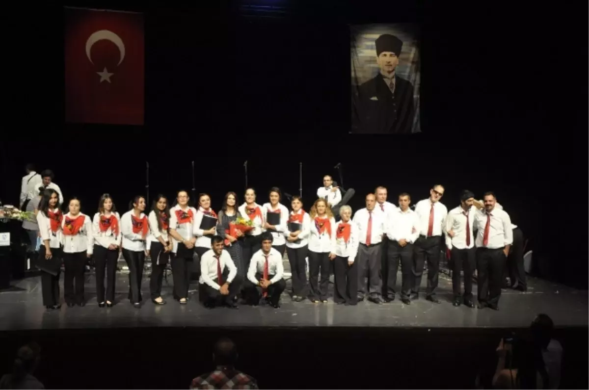 Büyükşehir Thm Korosu Ayakta Alkışlandı