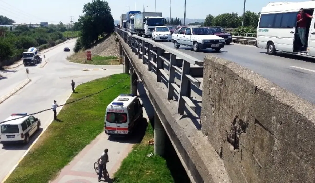 Darp Ettikleri Şahsı Köprüden Aşağı Attılar