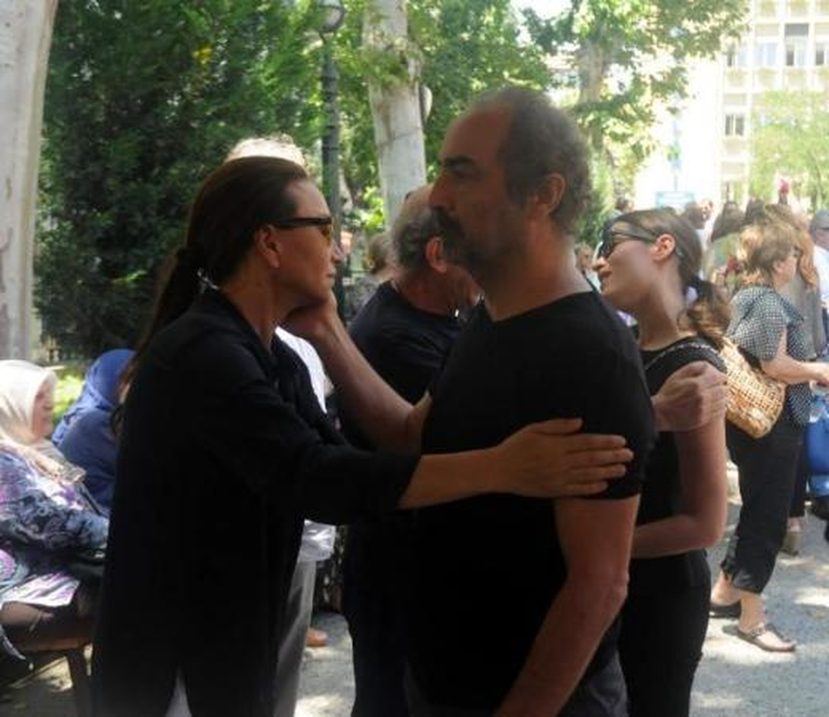 Demet Akbağ'ın Babası Toprağa Verildi