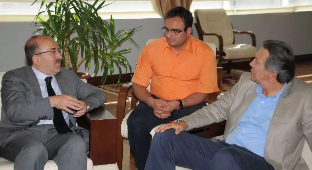 Kolombiya\'nın Ankara Büyükelçisi Panesso Trabzon\'da