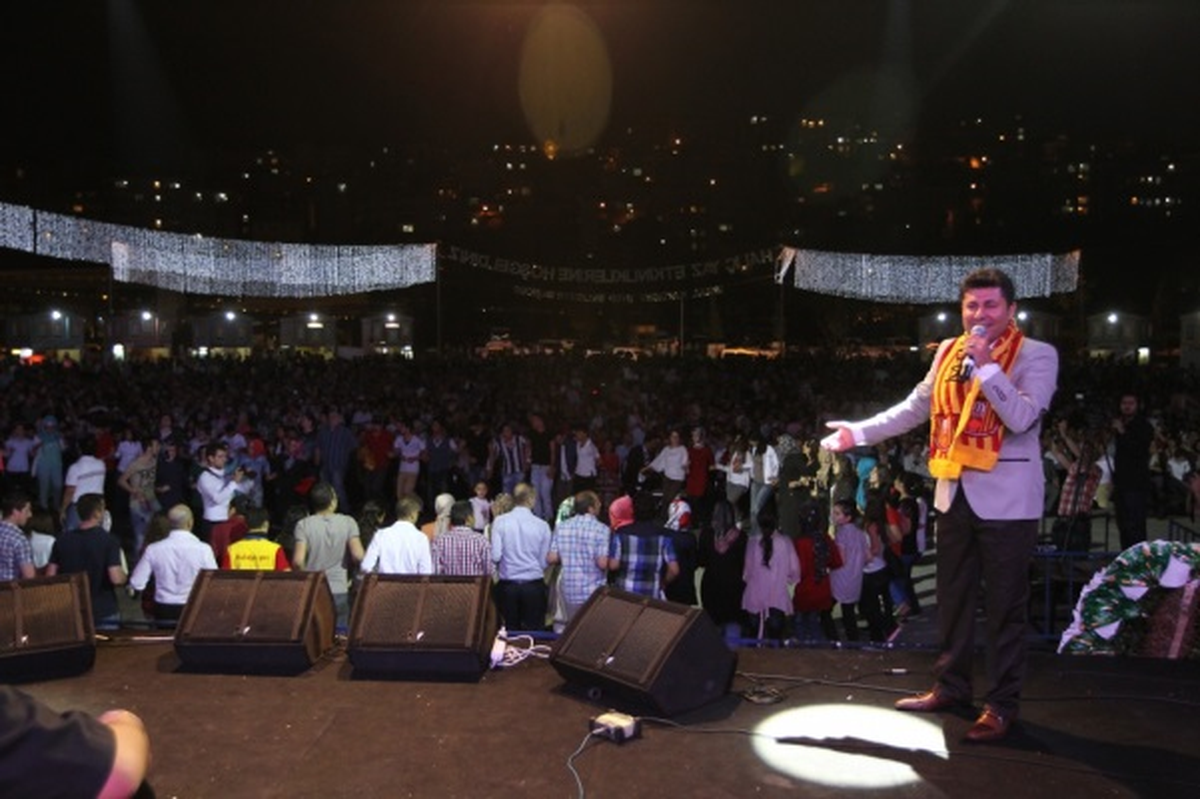 Kutsi\'den Haliç Kıyısında Muhteşem Konser