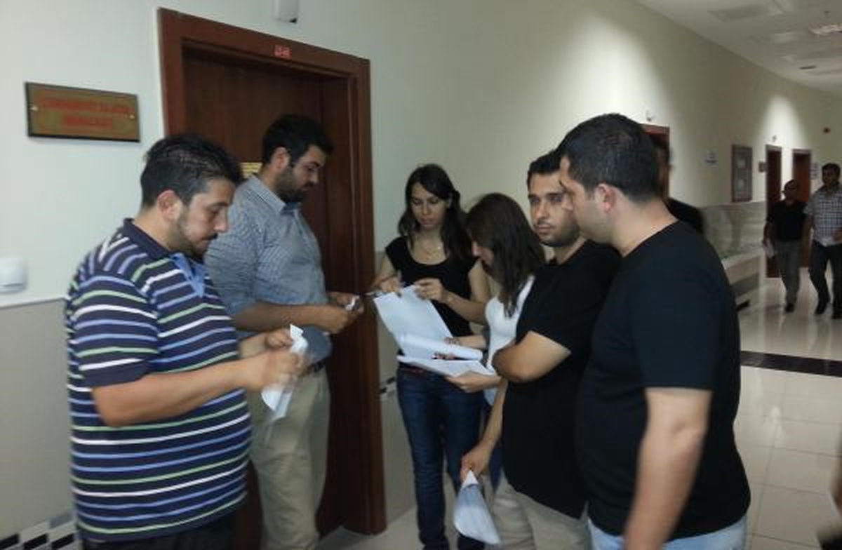 Mersin\'de CHP\'li Gençlerden Başbakan\'a Suç Duyurusu