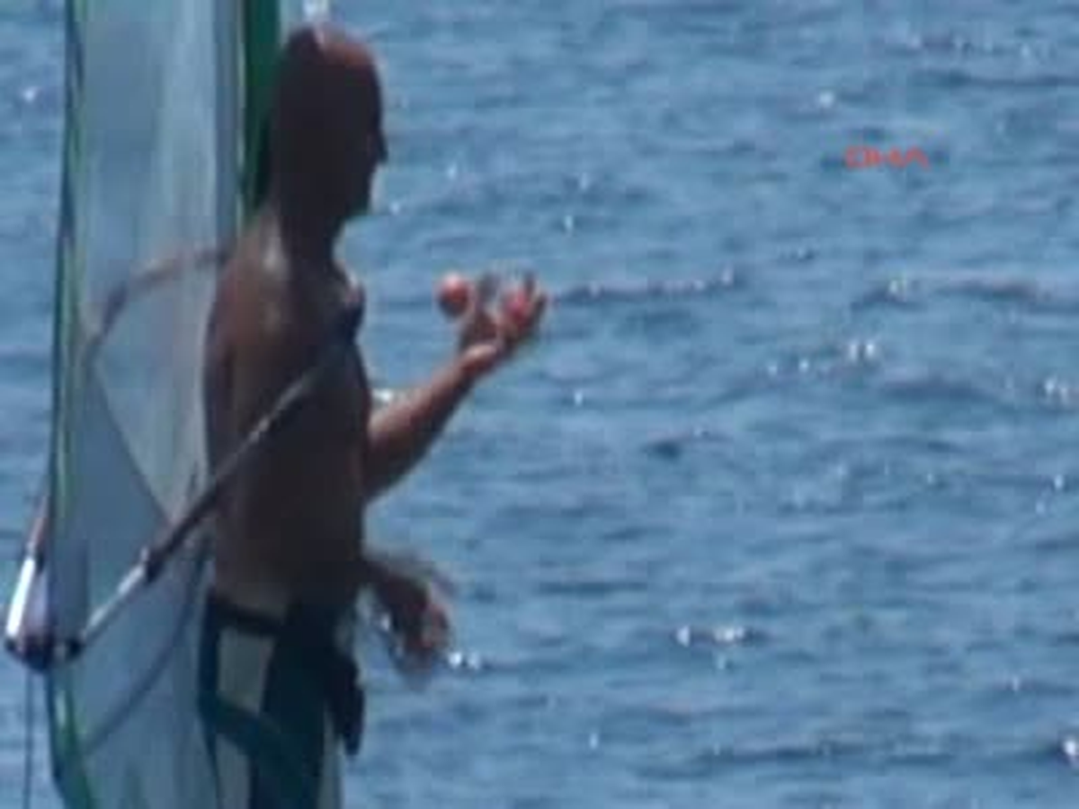 Muğla Sörfçüler Rüzgar Olmayınca Eğlendi