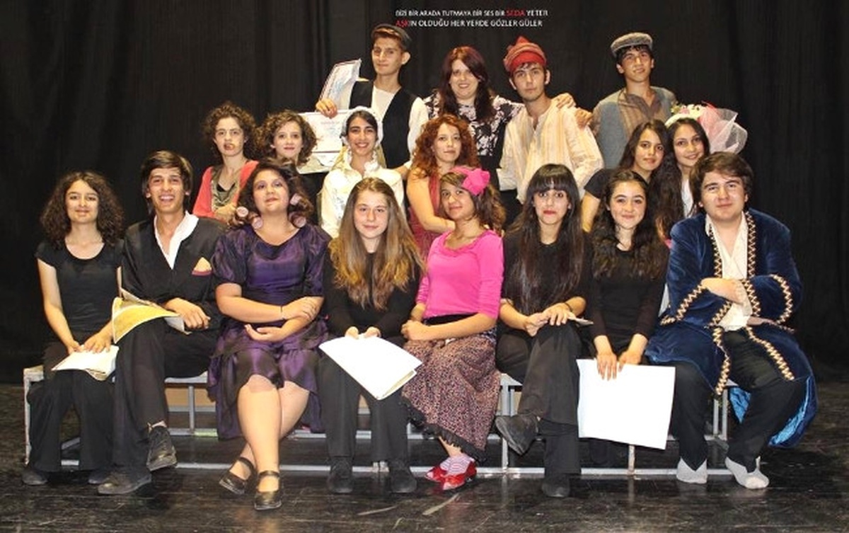 Odunpazarı Belediyesi Tiyatro Topluluğu Yksm\'de Aşk İsimli Oyun Sahneledi