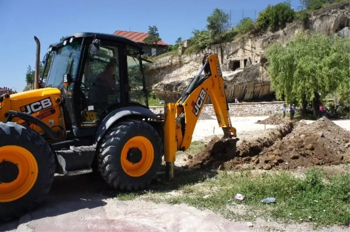 Sanatokulu Caddesine Yeni Park Yapılıyor