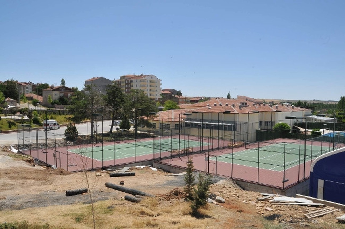 Tenis Kortu Kompleksi Hazır Çevre Düzenlemesi Yapılıyor