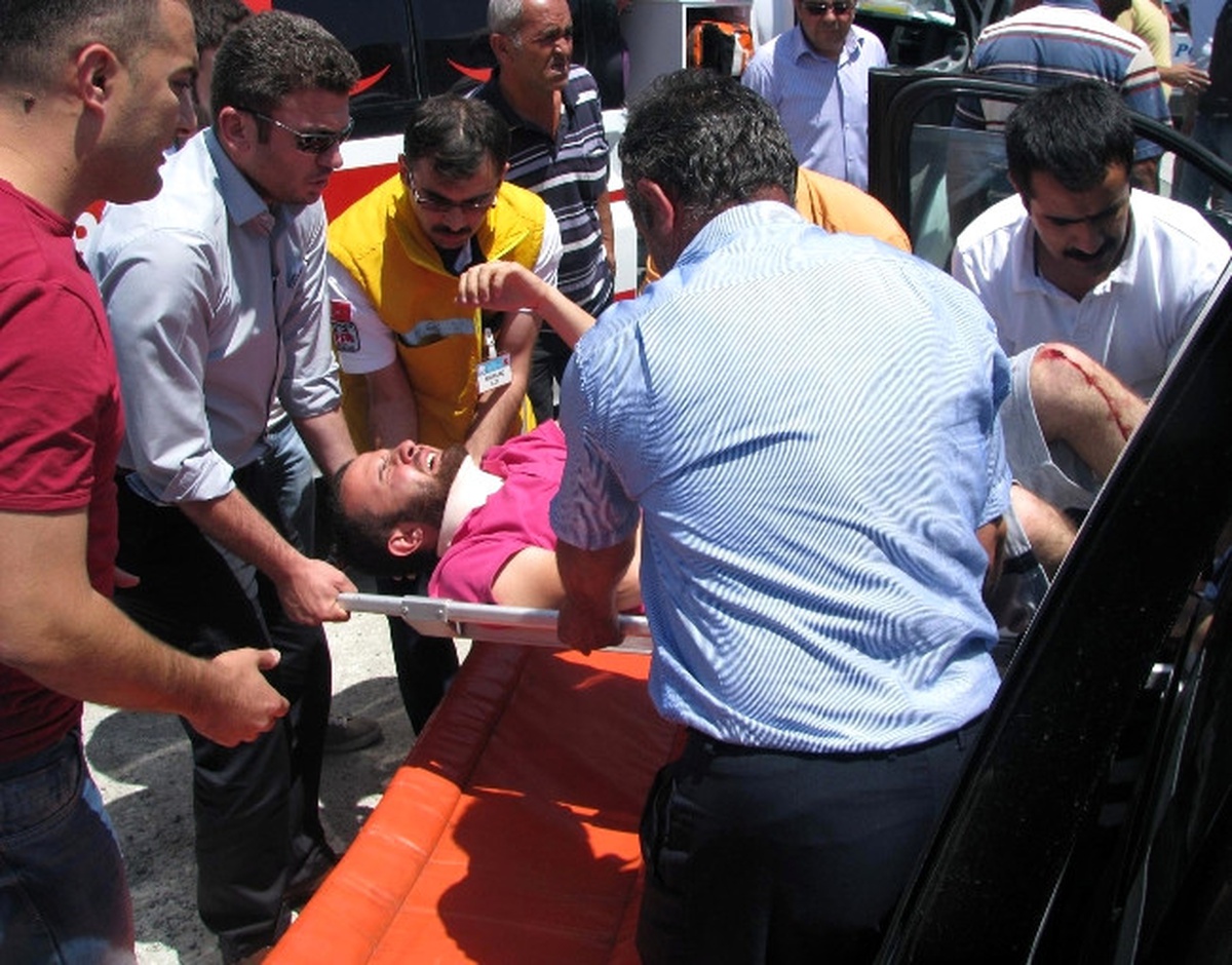 Yozgat\'ta Otomobil Kamyonete Çarptı: 4 Yaralı
