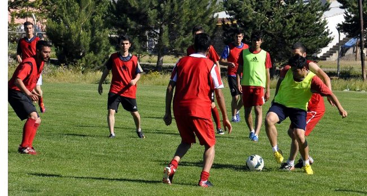 Zaraspor\'da Futbolcu Seçmeleri Yapıldı