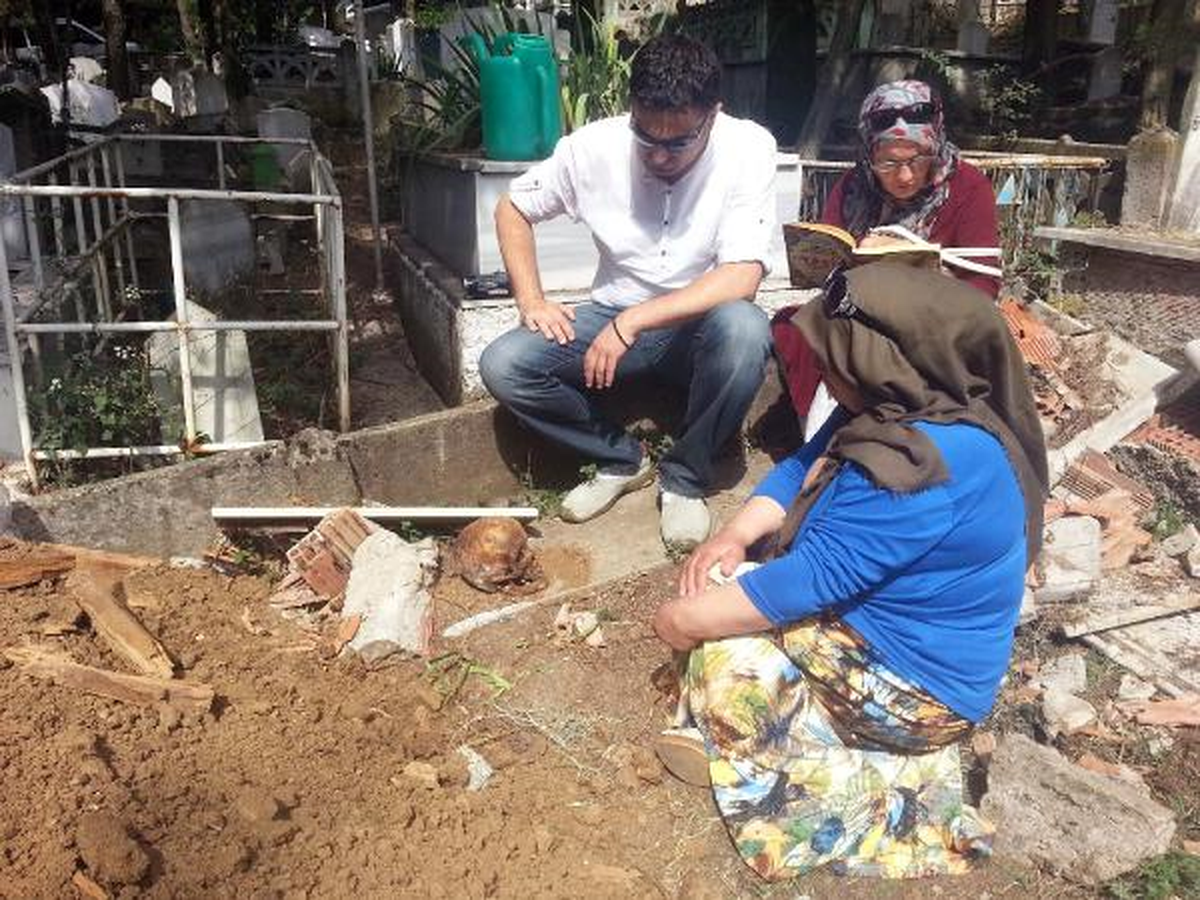 Bitmeyen Husumet Yüzünden Mezarlar Nakledildi