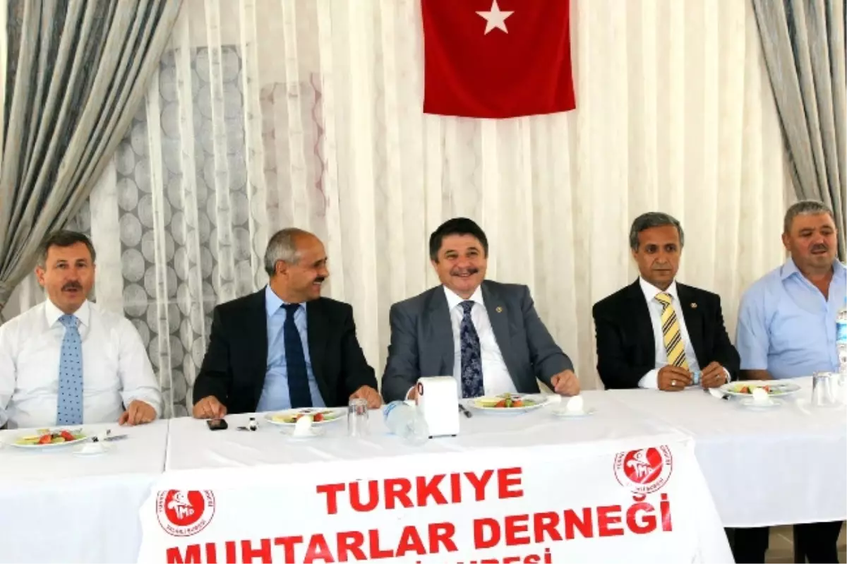 AK Parti Milletvekilleri Muhtarları Dinledi