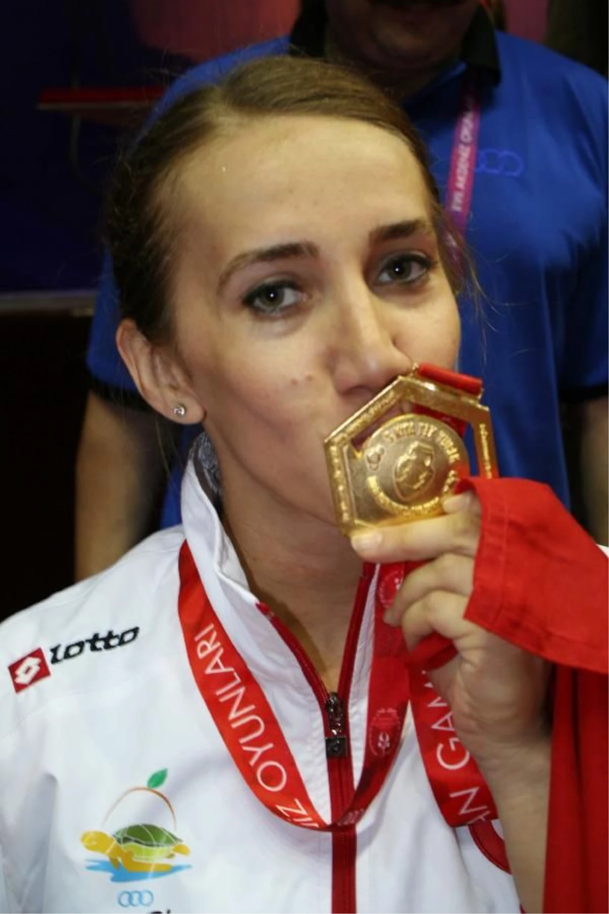 Akdeniz Oyunları\'nda Altın Aldı, Sporu Bıraktı