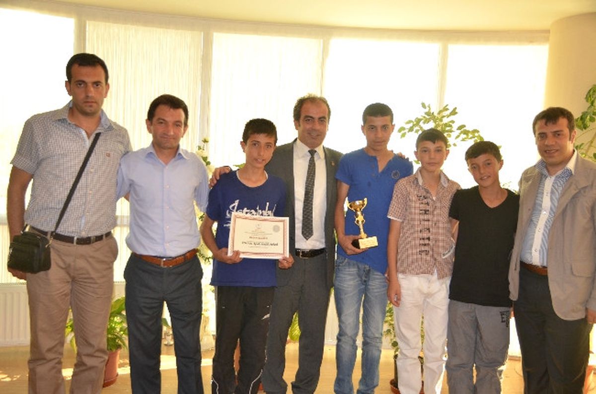 Aşkale Gençlik Merkezi Hal Oyunlarında Birinci Oldu