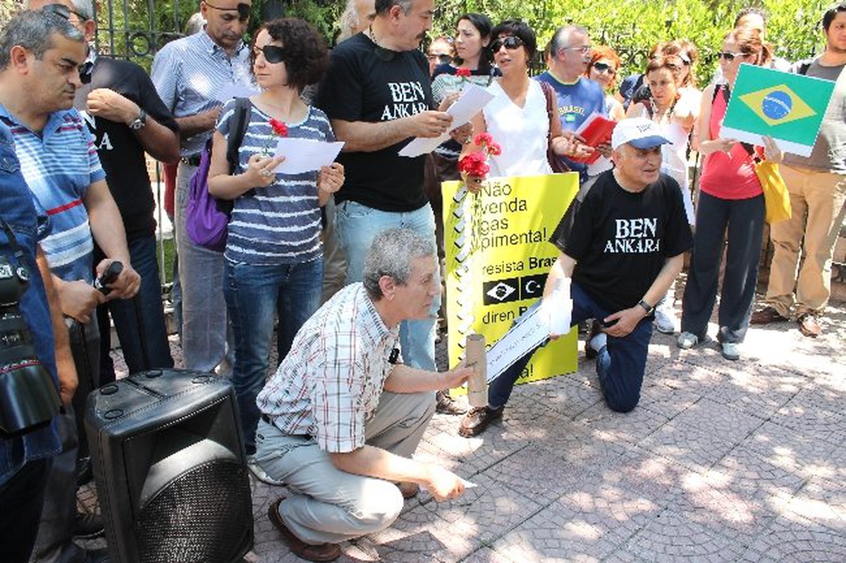 Brezilya\'ya Biber Gazı Protestosu