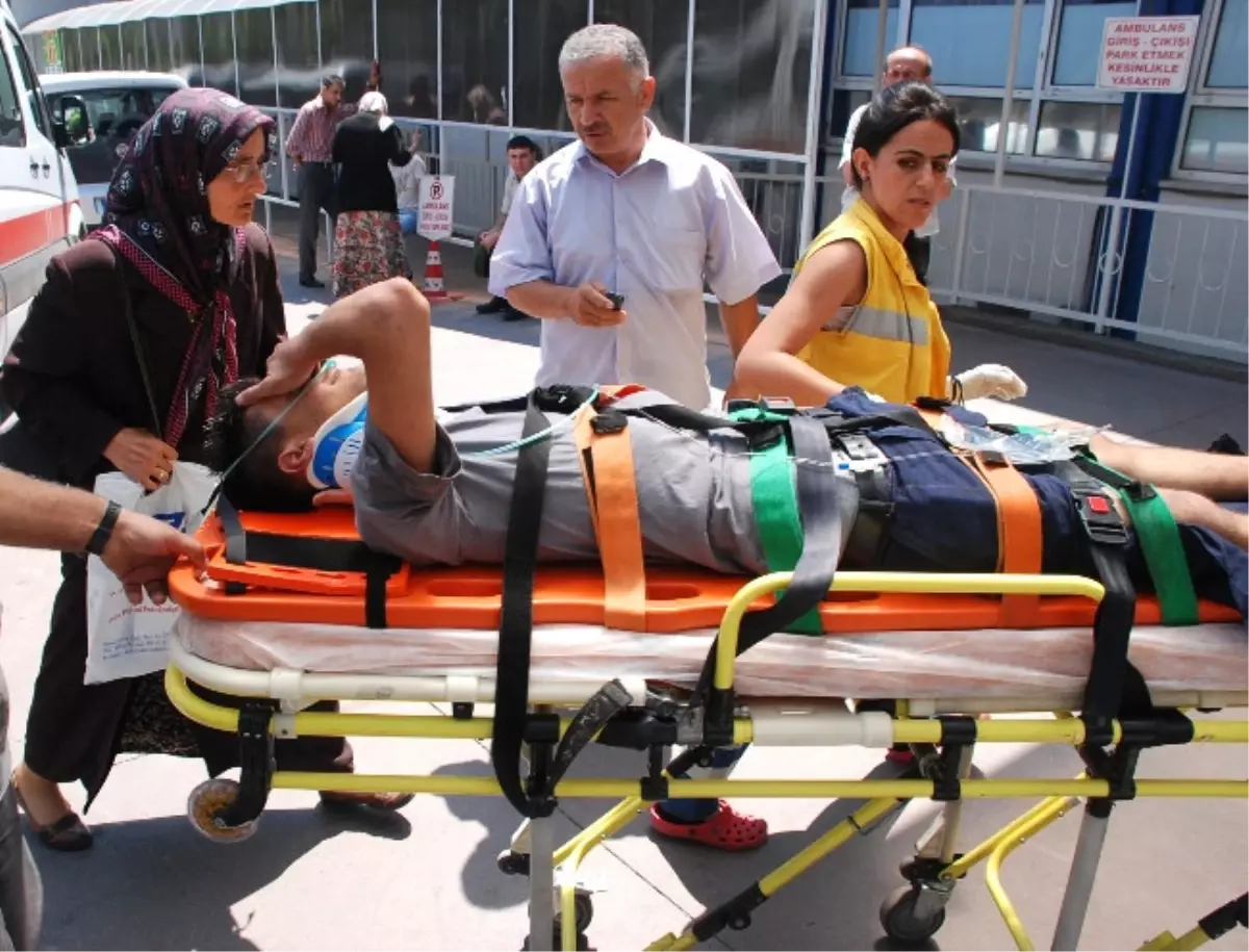 Çalıştığı İskeleden Arkadaşlarının Üzerine Düştü