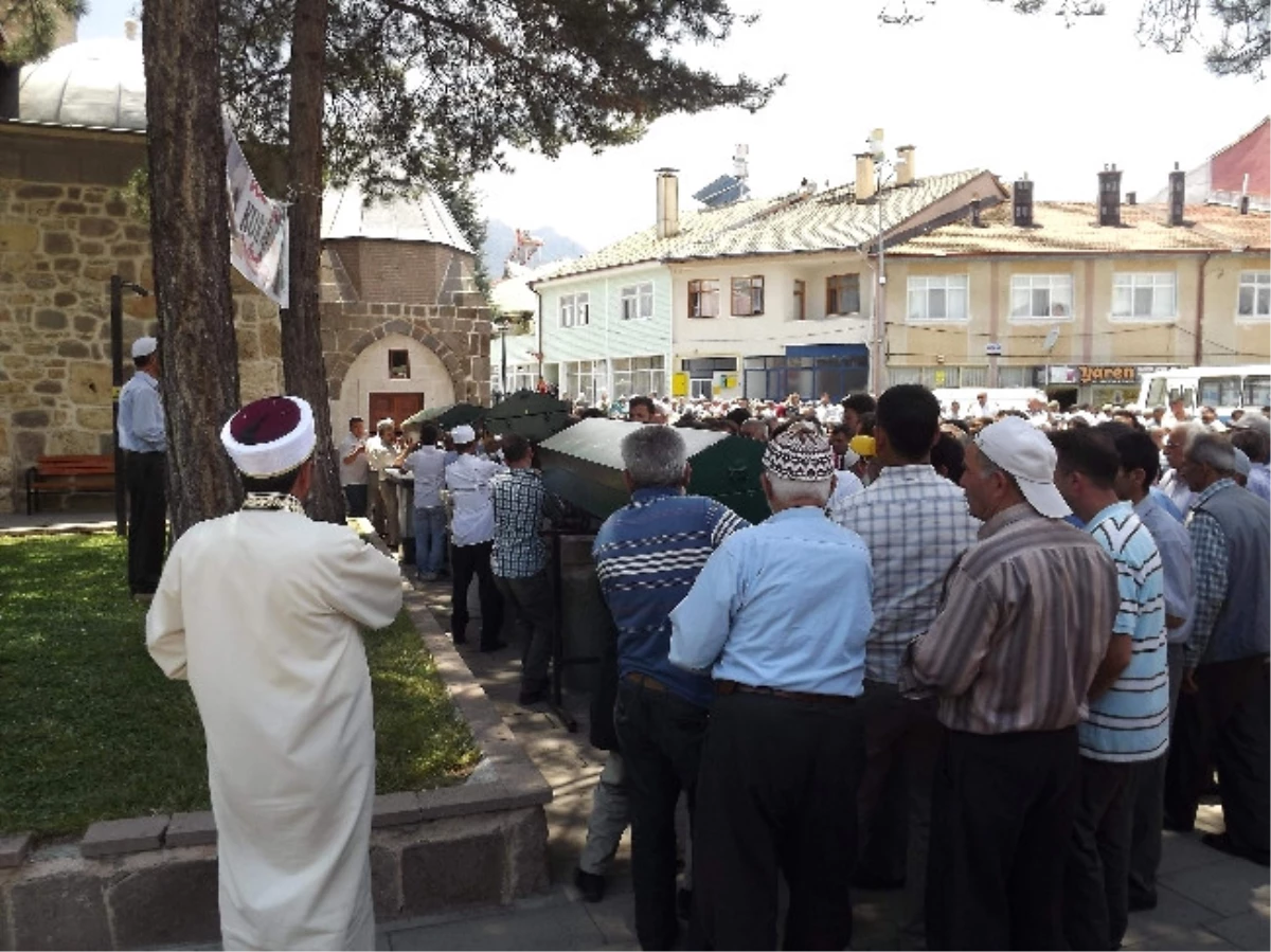 Cinnet Kurbanları Toprağa Verildi