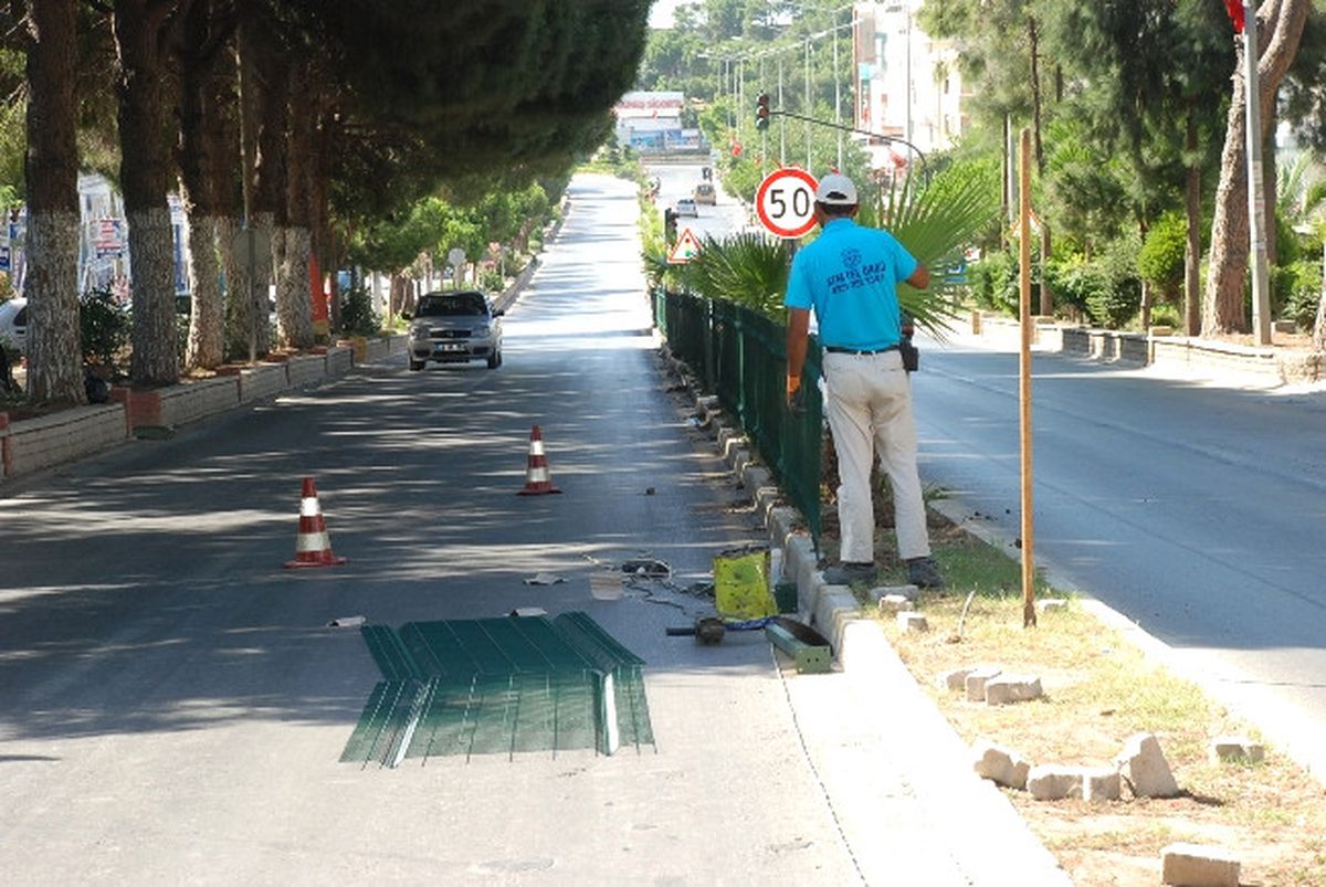 Didim\'de Orta Refüj Tel Örgüyle Çevriliyor