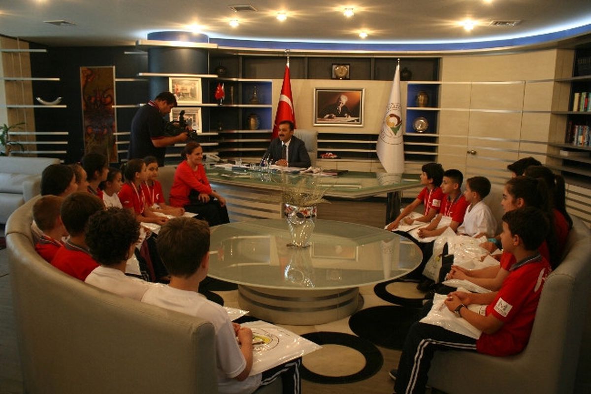 Karatecilerden Başkan Bayram\'a Ziyaret
