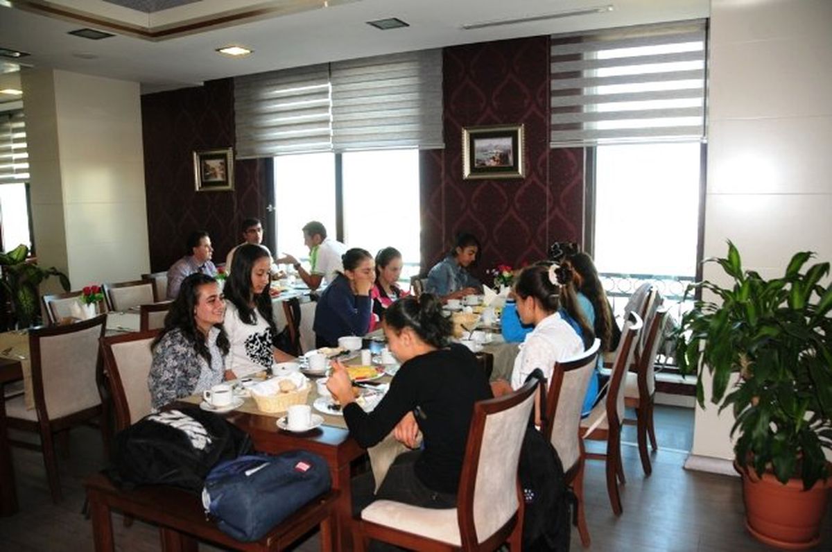 Menua Otel\'den Sporculara Kahvaltı