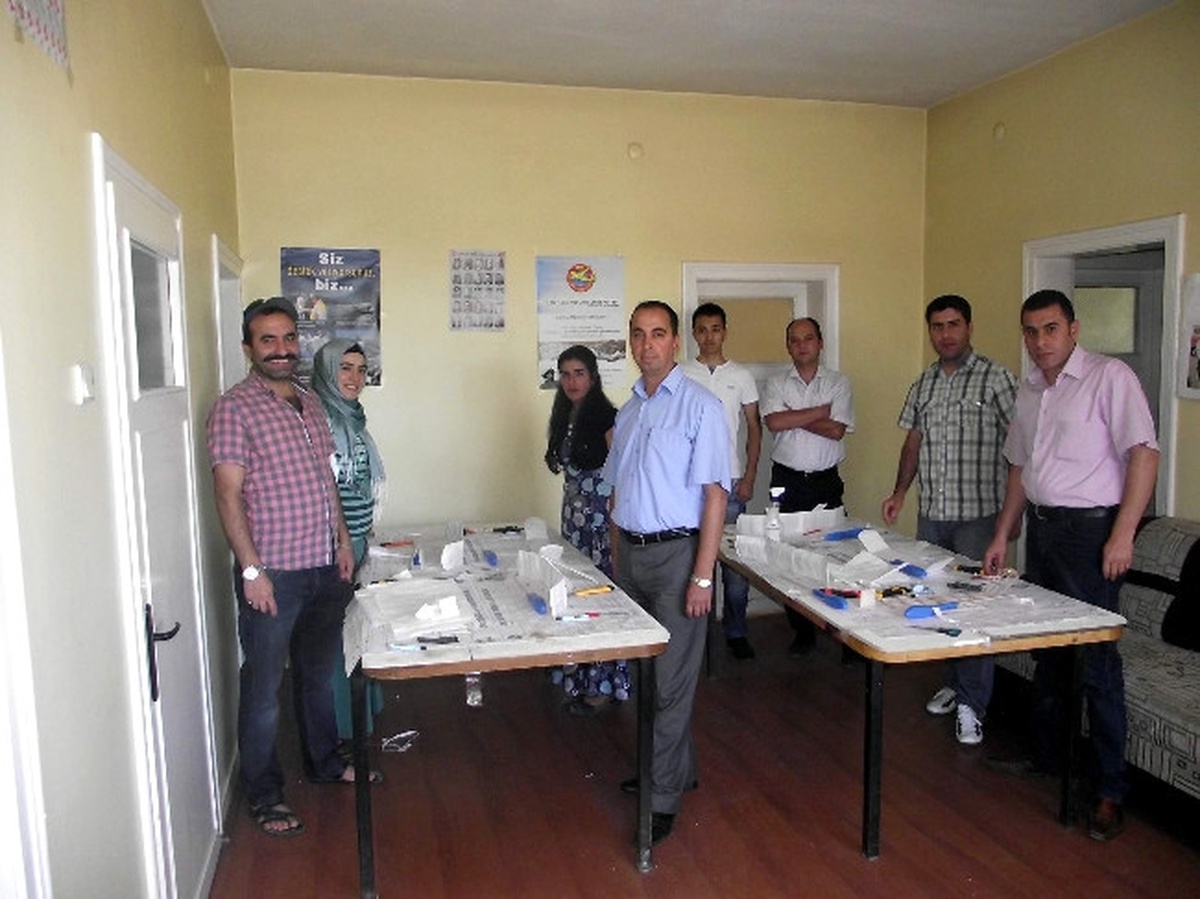Model Uçak Kursu Kursiyerlerine Sertifikaları Verildi