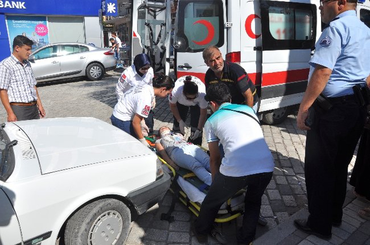 Motosikletin Çarptığı Kadın Yaralandı