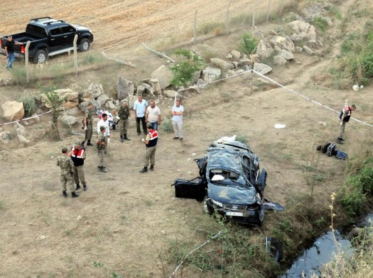 Otomobil Şarampole Yuvarlandı: 6 Ölü, 1 Yaralı (1)