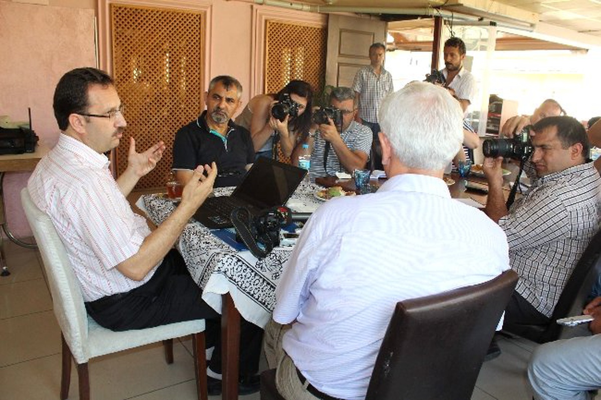 Vakıflar İzmir Bölge Müdürü Kenan İba, Basın Toplantısı Düzenledi