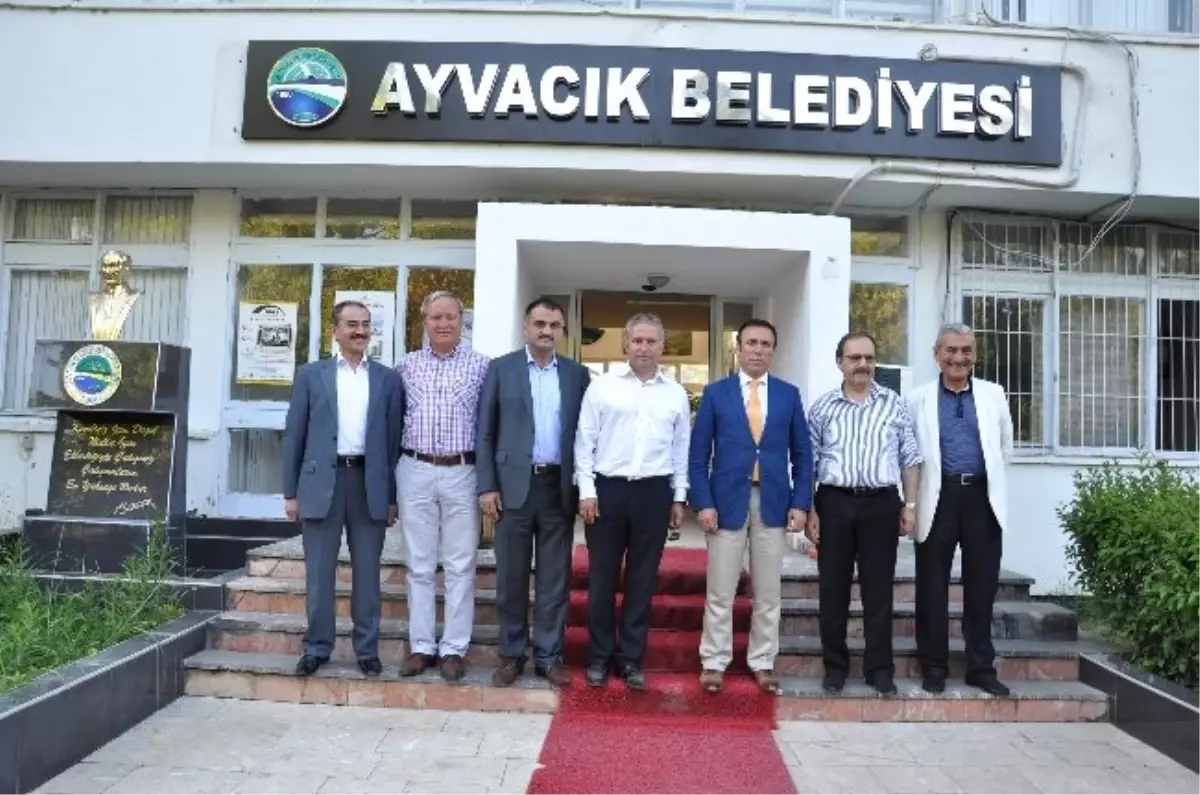 AK Parti\'li İlçe Belediye Başkanları Ayvacık\'ta Buluştu